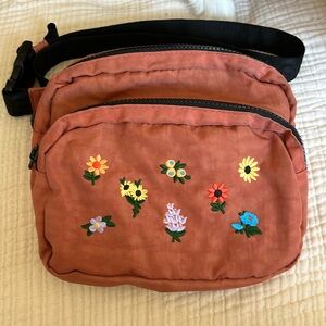 BAGGU embroidered Fanny Pack